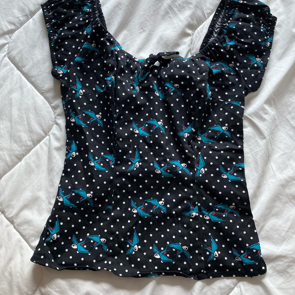 Collectif keyhole short puff cap sleeve blouse